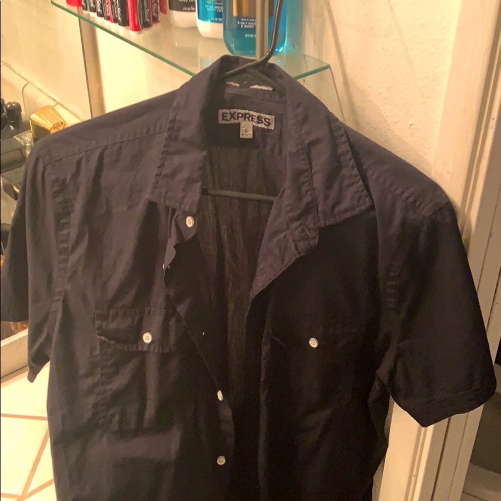 Men’s express short sleeve button up medium